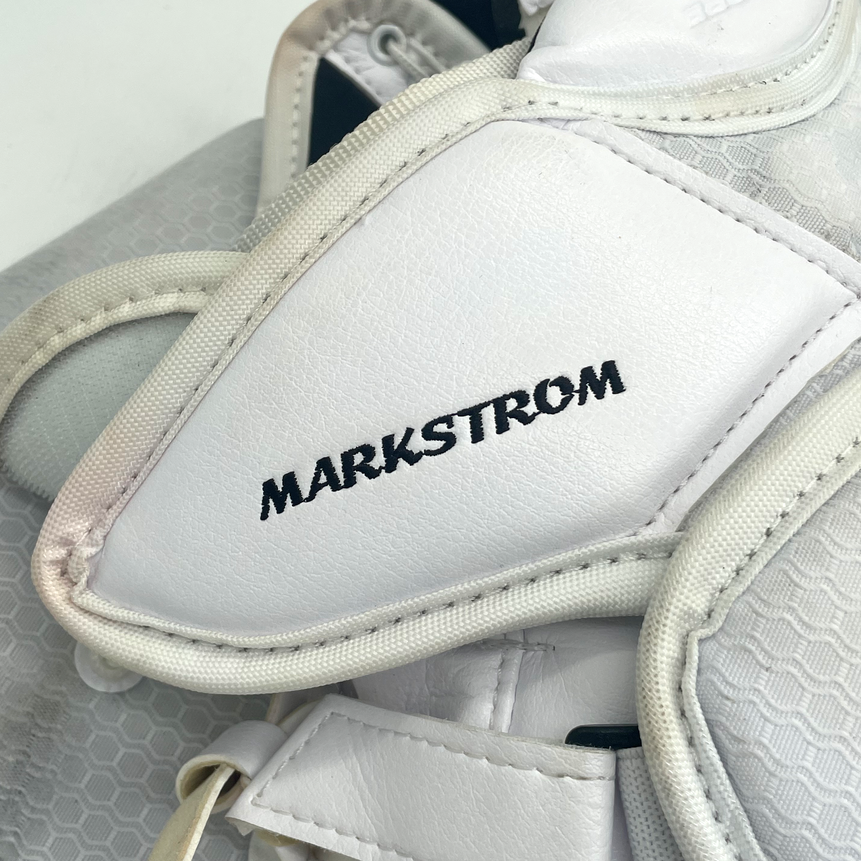 Bauer Vapor Hyperlite 2 - Gant de gardien Pro Stock d'occasion - Jacob Markstrom (blanc/rouge/jaune)